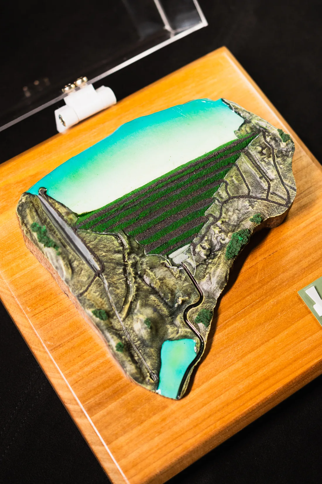 Detalhes do relevo e acabamento de uma maquete QUI3D